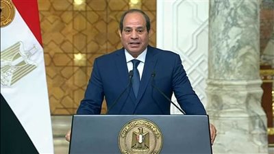 السيسي: المرأة المصرية تحملت الظروف الصعبة ولعبت دورا كبيرا في حماية مصر