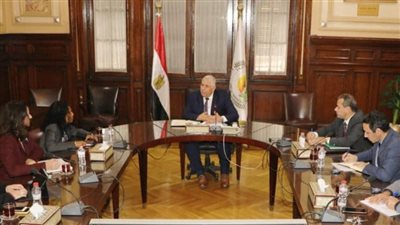 وزير الزراعة يبحث تعزيز التعاون المشترك مع البنك الدولي