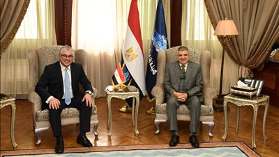 رئيس «اقتصادية قناة السويس»: تشغيل خدمات تموين السفن خلال أبريل المقبل