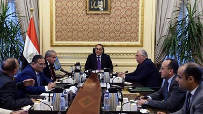 رئيس الوزراء يتابع موقف توافر مختلف السلع بالأسواق