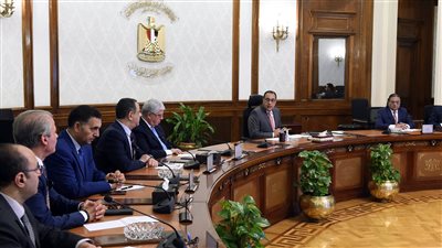 رئيس الوزراء يستعرض مقترحات تطوير الصورة البصرية للطريق الدائري