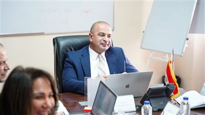 نائب وزيرة التخطيط يناقش الخطة الاستثمارية لوزارة الاتصالات 2023-2024