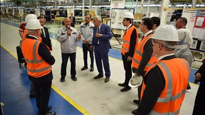 «العربية للتصنيع» تبحث توطين تكنولوجيا إنتاج سيارة كهربائية عربية 