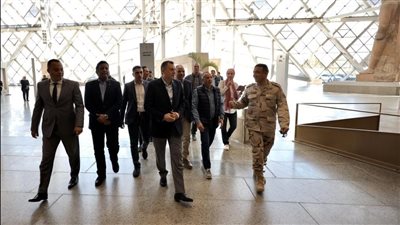 وزير السياحة والآثار يتابع آخر مستجدات العمل بالمتحف المصري الكبير 