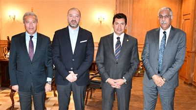 وزير الرياضة يُعلن انتهاء أزمة الـ «VAR» فى الدوري المصري