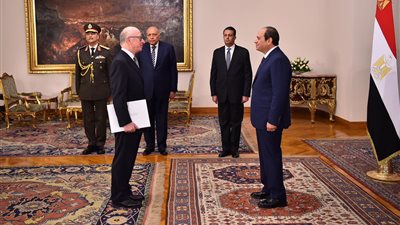 الرئيس السيسي يتسلم أوراق اعتماد 13 سفيرًا جديدًا
