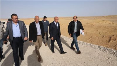 وزير النقل يتفقد مواقع العمل بمشروع الخط الأول للقطار الكهربائي السريع 
