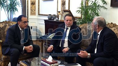 رئيس الوزراء يتابع موقف توفير احتياجات السوق المحلية من الأعلاف 