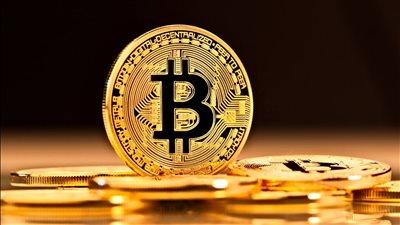 «بيتكوين» تخترق مستوى 30 ألف دولار لأول مرة في 10 أشهر
