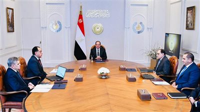 السيسي يوجه بمواصلة تنفيذ استراتيجية تطوير قناة السويس ومجراها الملاحي
