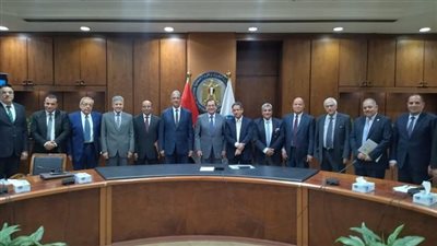 «الملا» يتابع إجراءات وخطط رفع الكفاءة التشغيلية لشركات الإنتاج البترولي