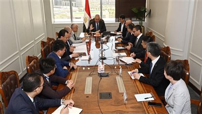 وزير الإسكان يبحث التعاون مع شركة «سينوشور» الصينية لتأمين الصادرات