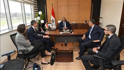  نائب وزير الإسكان يناقش مع بعثة الوكالة الفرنسية للتنمية مشروعات التعاون المستقبلي 