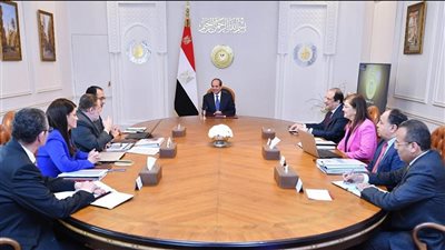 السيسى يوجه بمواصلة جهود احتواء تداعيات الأزمة العالمية على الاقتصاد المصري