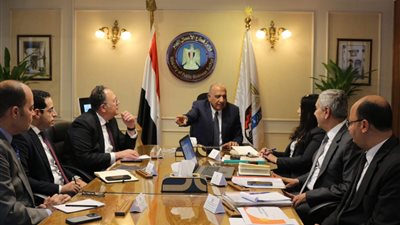 وزير قطاع الأعمال يتابع تطورات مشروعات الشراكة في صناعة الدواء