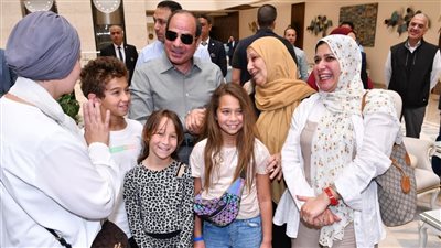 الرئيس السيسي يقوم بجولة تفقدية في مدينة الجلالة