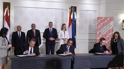 مصر توقع مذكرة تفاهم لرفع كفاءة 34 ماكينة لصيانة السكة الحديد 