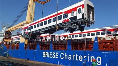 وزير النقل يعلن وصول 30 عربة قطار مكيفة لميناء الإسكندرية