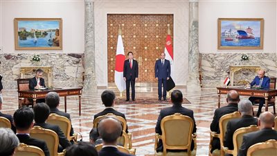 السيسي ورئيس وزراء اليابان يشهدان التوقيع على عدد من الاتفاقيات المشتركة 