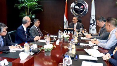 تعاون مصري ياباني لتوطين صناعة السيارات في مصر