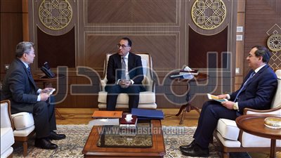 رئيس الوزراء يبحث مع نائب رئيس «أباتشي» زيادة حجم استثماراتها في مصر