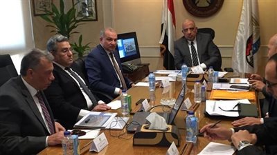وزير قطاع الأعمال يبحث مع «التنمية الحضرية» تعظيم الاستفادة من الأراضي غير المستخدمة