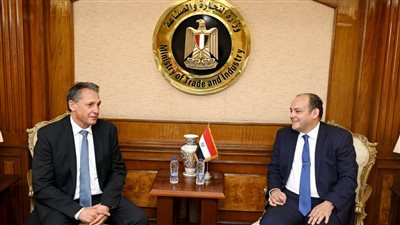 وزير التجارة والصناعة يبحث تعزيز استثمارات «مرسيدس - بنز» بالسوق المصري