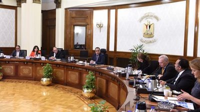 مدبولى يستعرض مع مسئولى البنك الدولى عناصر مقترحة لاستراتيجية تنمية الصناعة