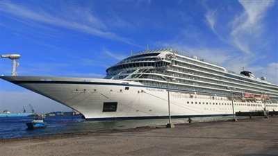 ميناء بورسعيد يستقبل سفينة عملاقة على متنها 2564 سائحًا
