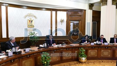 رئيس الوزراء يتابع مقترحات مشروع تطوير الهوية البصرية للطريق الدائري