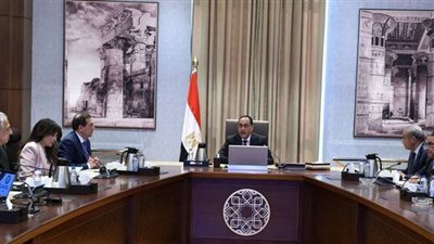 رئيس الوزراء يتابع موقف تطوير منظومة تداول وتوزيع المنتجات البترولية