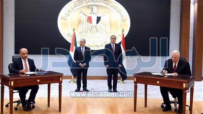 رئيس الوزراء يشهد توقيع عدد من الوثائق بين مصر و فلسطين