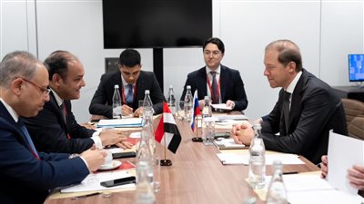 وزير التجارة يبحث مع كبري شركات الشحن الروسية فرص التعاون المشترك
