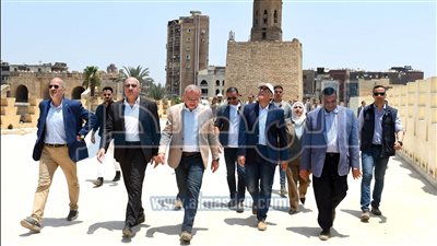 رئيس الوزراء يبدأ جولة تفقدية لعدد من مناطق القاهرة التاريخية