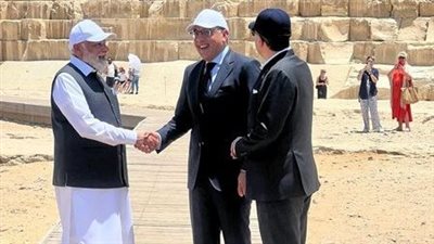 رئيس الوزراء يصطحب نظيره الهندي في جولة بمنطقة الأهرامات