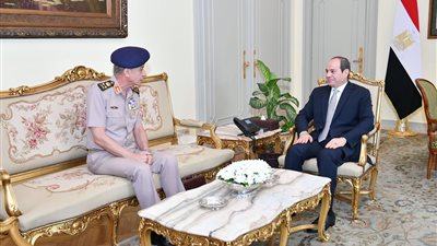 الرئيس السيسي يستقبل الفريق أول محمد زكي وزير الدفاع