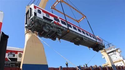 النقل: وصول دفعة جديدة من عربات ركاب السكك الحديدية إلى ميناء الإسكندرية