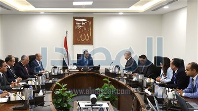 رئيس الوزراء يستعرض ضوابط حوكمة الإجراءات المتبعة في تحصيل مقابل التحسين