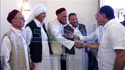  رئيس الوزراء يلتقي كبار المشايخ والعواقل وأعضاء مجلسي النواب والشيوخ بمطروح