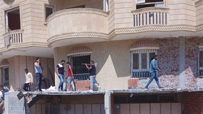 حملات مكثفة لإزالة مخالفات البناء والتعديات بمدينتي 6 أكتوبر والسادات