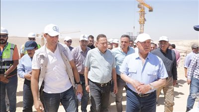 وزير النقل يتفقد مواقع العمل بالخط الأول من شبكة القطار الكهربائي السريع