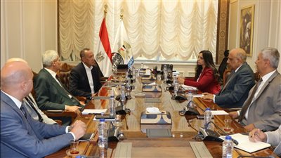 ‎ وزير قطاع الأعمال يبحث إنشاء أول مصنع لأكياس الدم في مصر