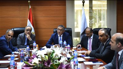 رئيس هيئة الاستثمار يبحث خطط تطوير المنطقة الحرة بالإسكندرية