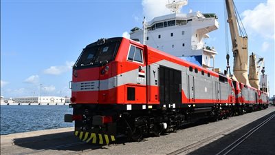 وزير النقل: وصول 20 جرار سكة حديد جديدة إلى ميناء الإسكندرية