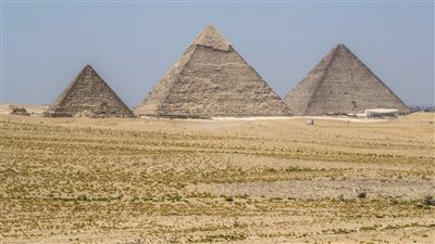 الحكومة تنفي إصدار قرار بغلق منطقة الأهرامات بالجيزة لمدة شهرين