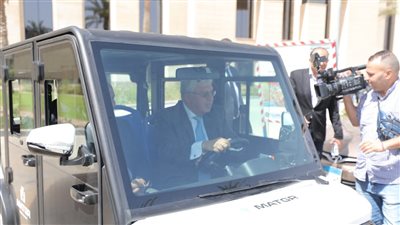 توقيع عقود تصميم وتصنيع أول سيارة كهربائية مصرية محلية الصنع 