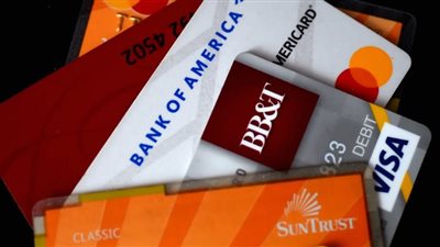 أرصدة بطاقات الائتمان في أمريكا تتجاوز تريليون دولار للمرة الأولى