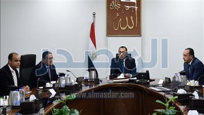 رئيس الوزراء يشهد تجربة تأسيس أول شركة عبر المنصة الرقمية لهيئة الاستثمار