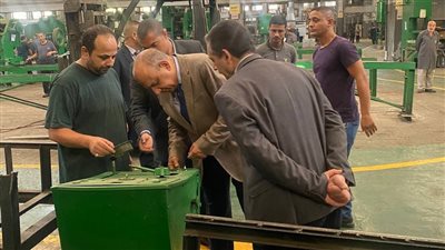 وزير قطاع الأعمال: تصنيع الأجزاء المعدنية للمركبة الكهربائية بديل «التوك توك»