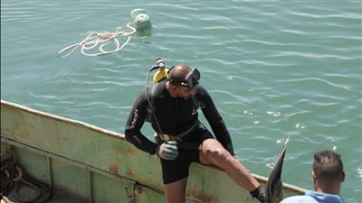 رئيس قناة السويس: العثور على جثمان الشخص المفقود من طاقم القاطرة الغارقة